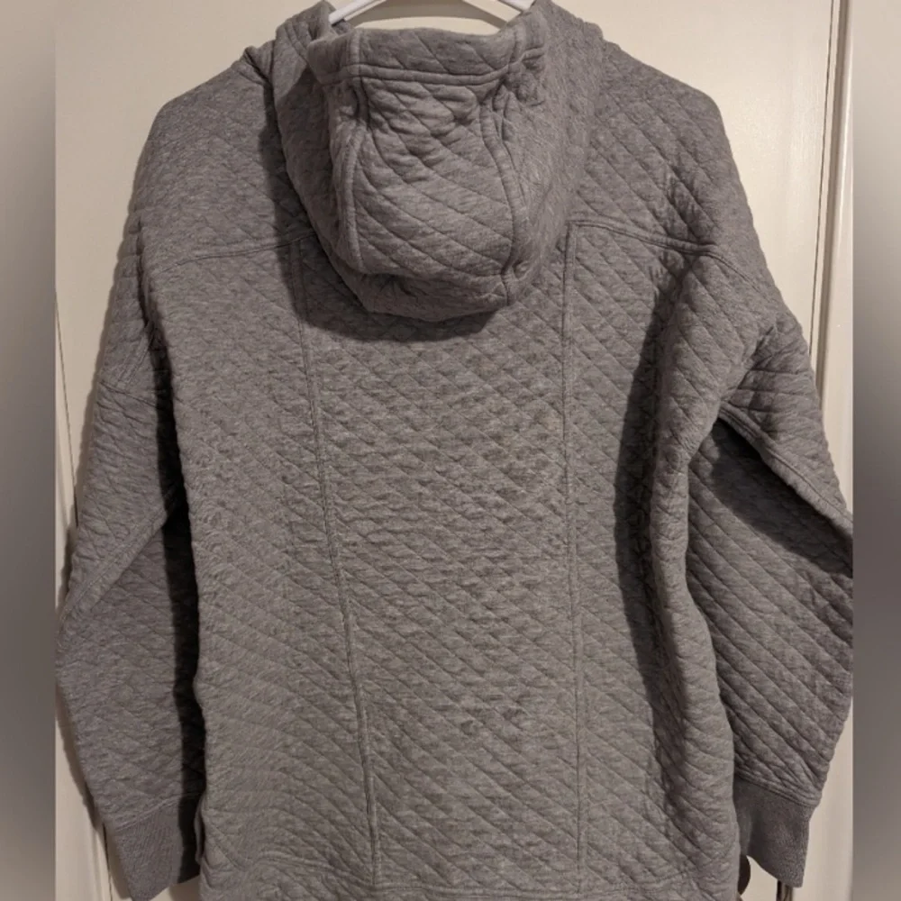 SOLD - Like New Patagonia organic cotton Quilted Hoodie - Picture 5 of 6